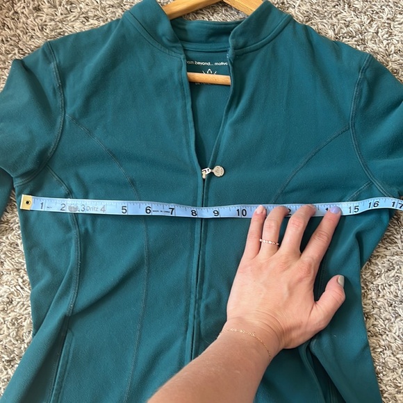 Beyond Yoga Curved Jacket Fitted Activewear  Green size Medium - Picture 12 of 14